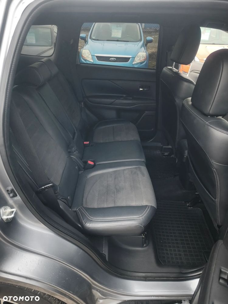 Mitsubishi Outlander 2.0 2WD Plus - 19