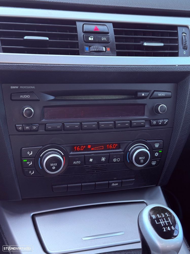 BMW 318 d Dynamic - 12