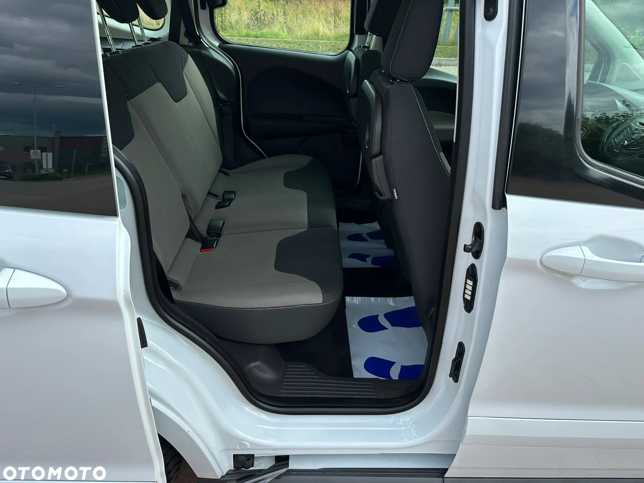 Ford Tourneo Courier 1.0 EcoBoost Ambiente - 14