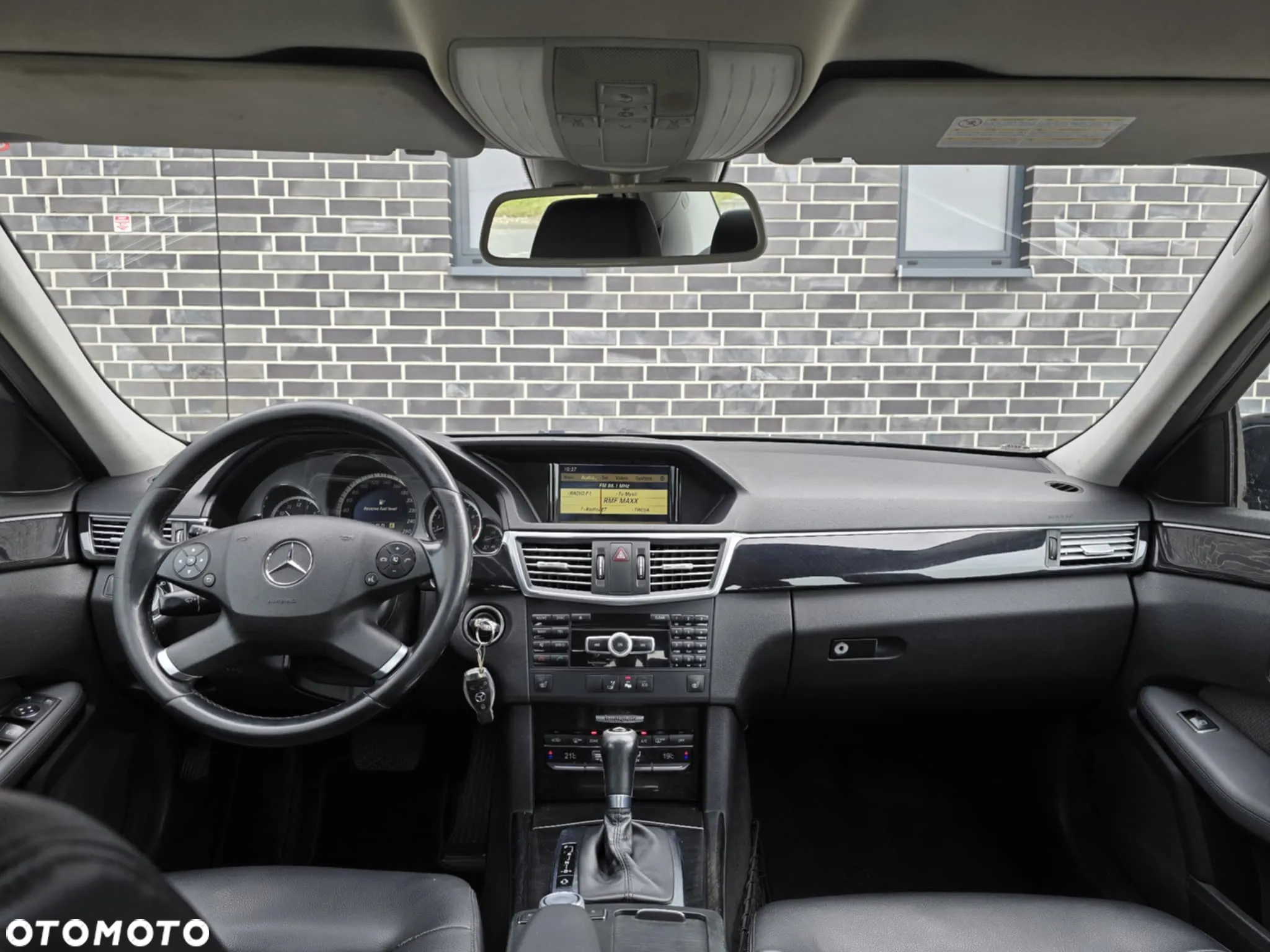 Mercedes-Benz Klasa E 200 T BlueEFFICIENCY 7G-TRONIC Avantgarde - 25
