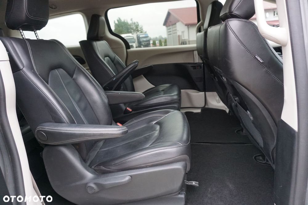 Chrysler Pacifica - 18