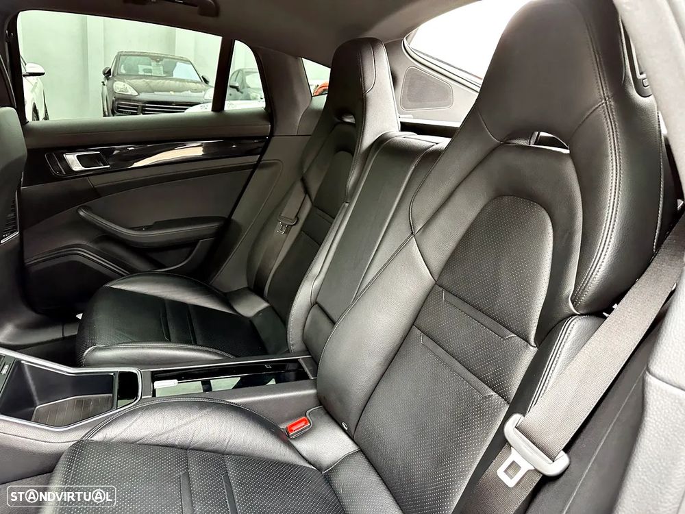Porsche Panamera 4 E-Hybrid - 35