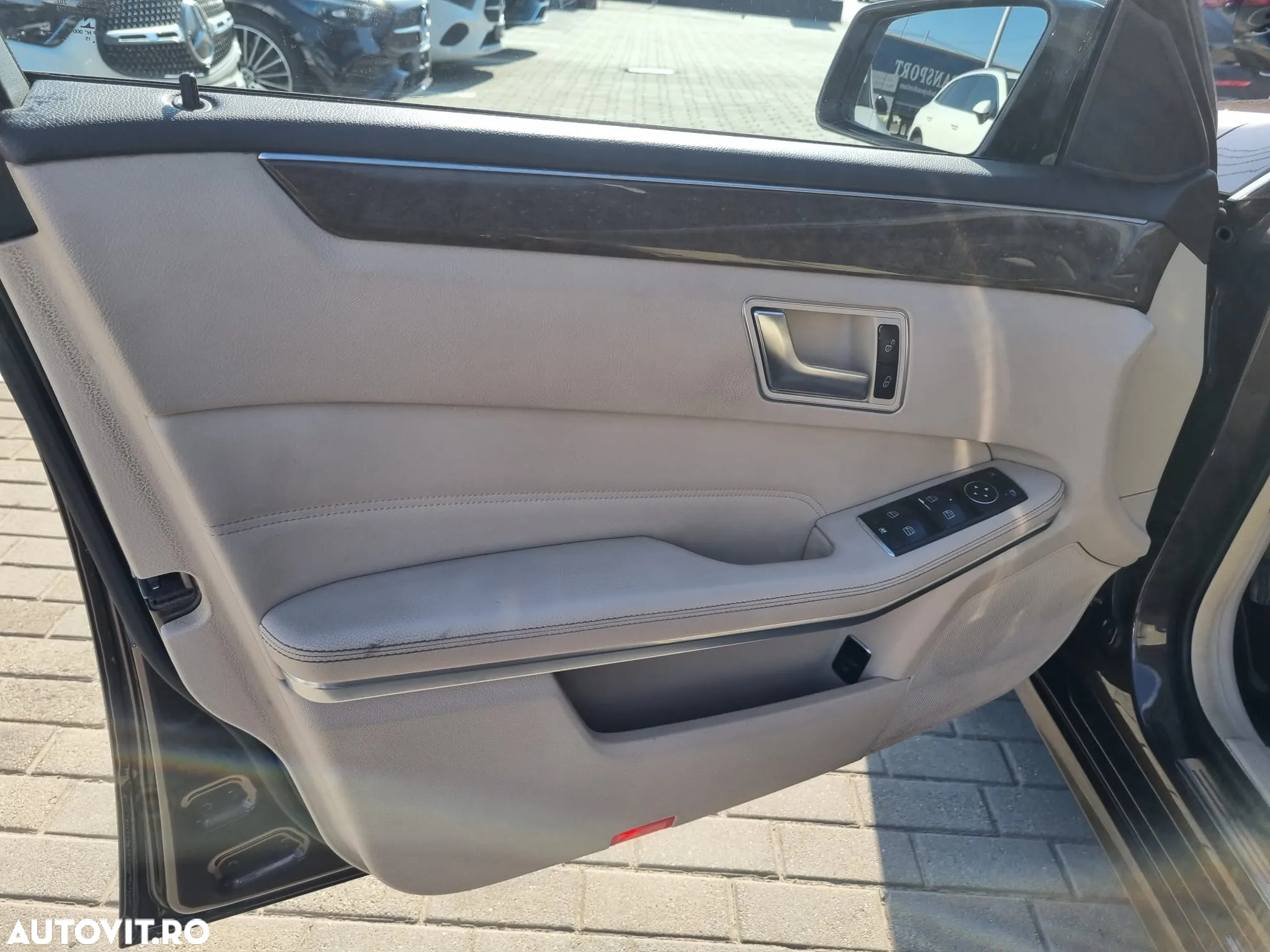 Mercedes-Benz E 220 BlueTEC 4MATIC - 28