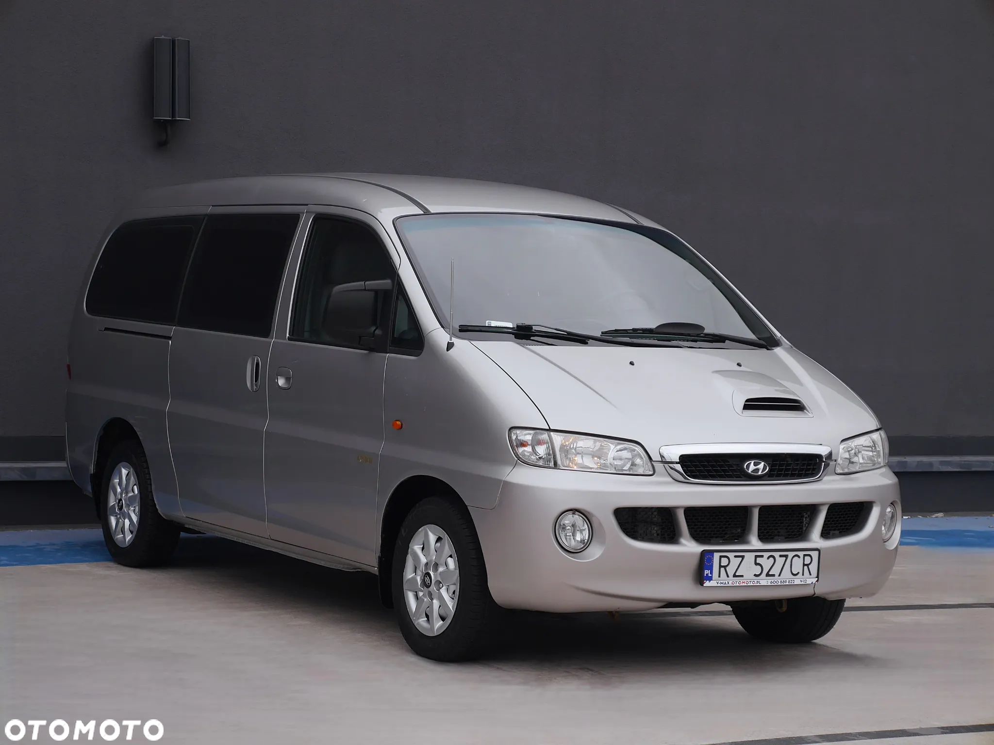 Hyundai H-1 2.5 CRDi Travel Family+ - 1