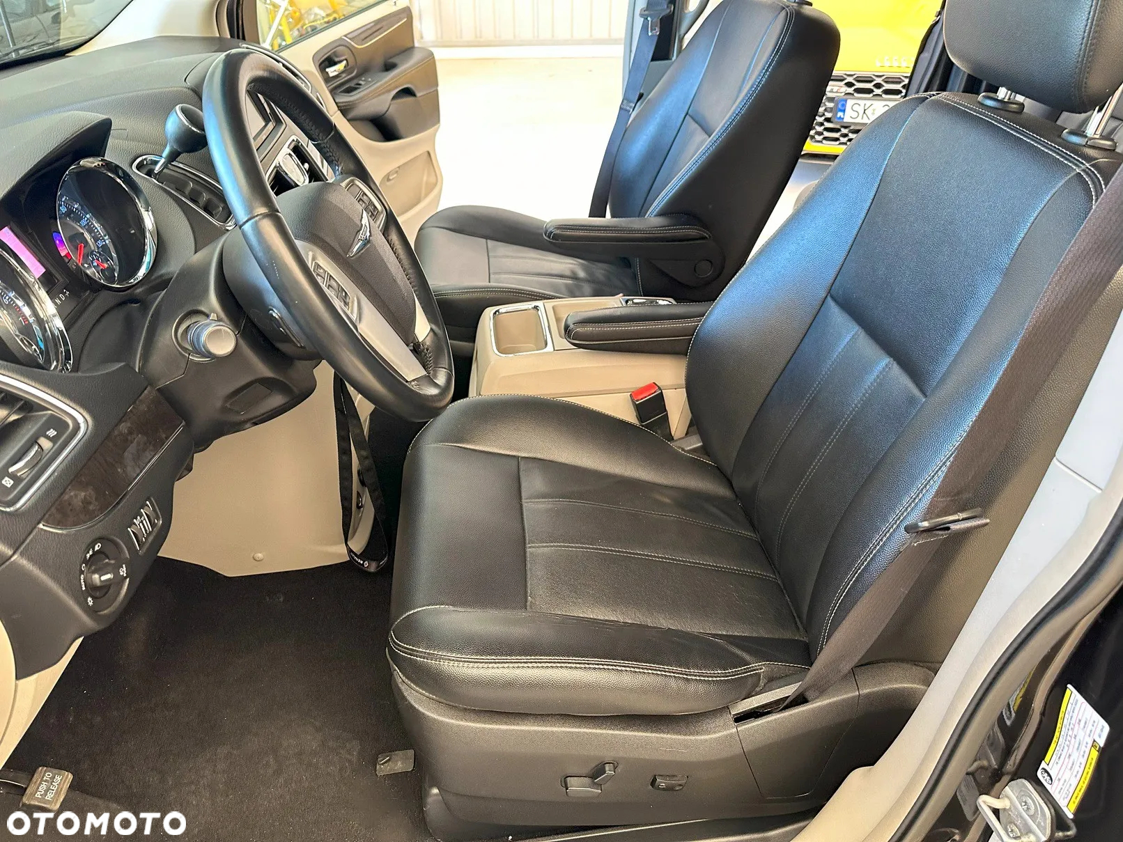 Chrysler Town & Country 3.6 Limited - 7