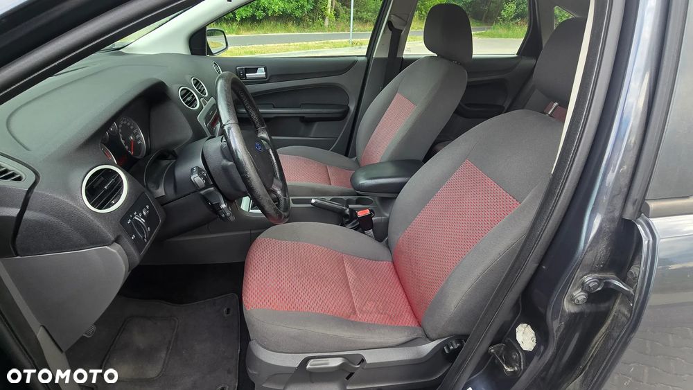 Ford Focus 1.6 16V Ambiente - 11
