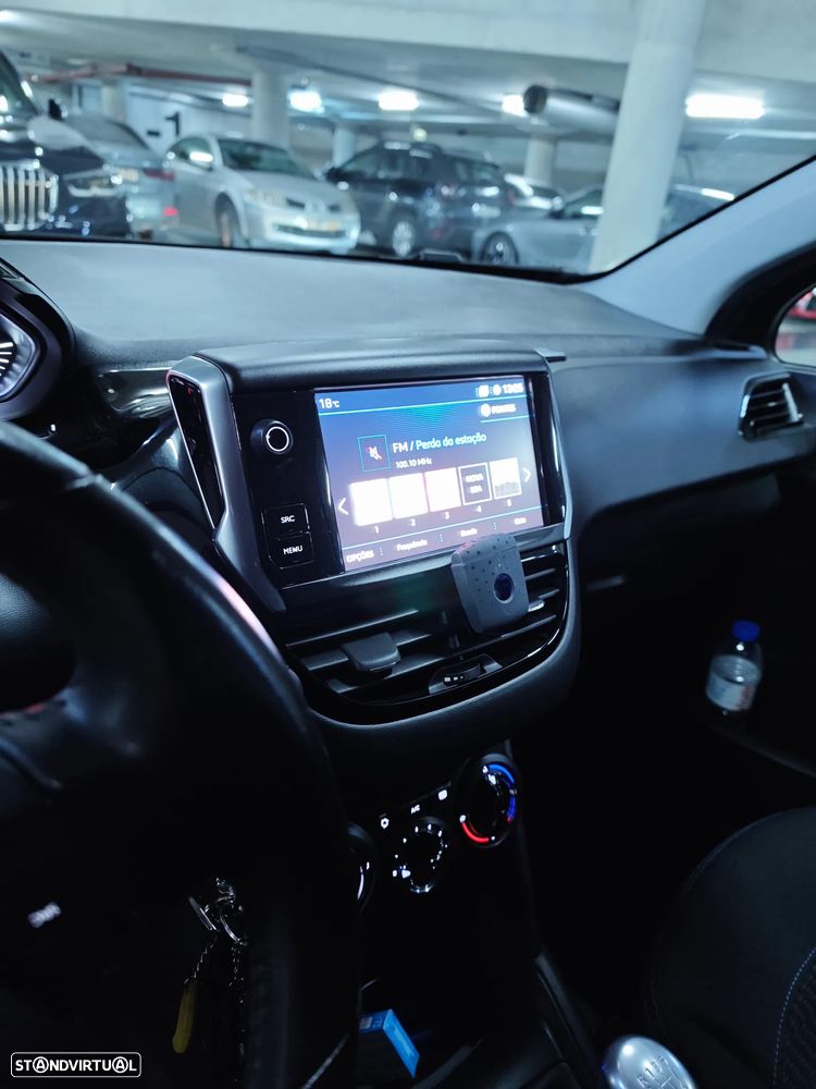 Peugeot 208 1.5 BlueHDi Signature - 11