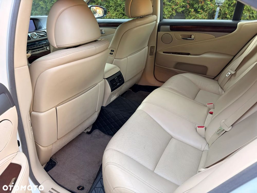 Lexus LS - 7