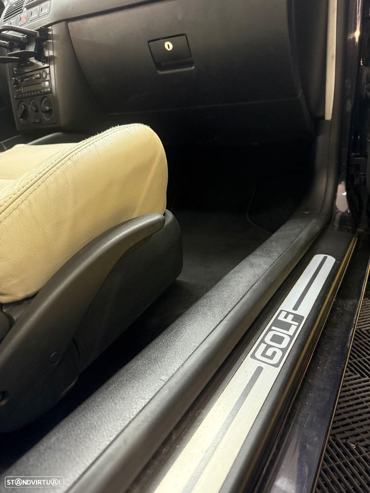 VW Golf 1.6i 25 Anos - 21