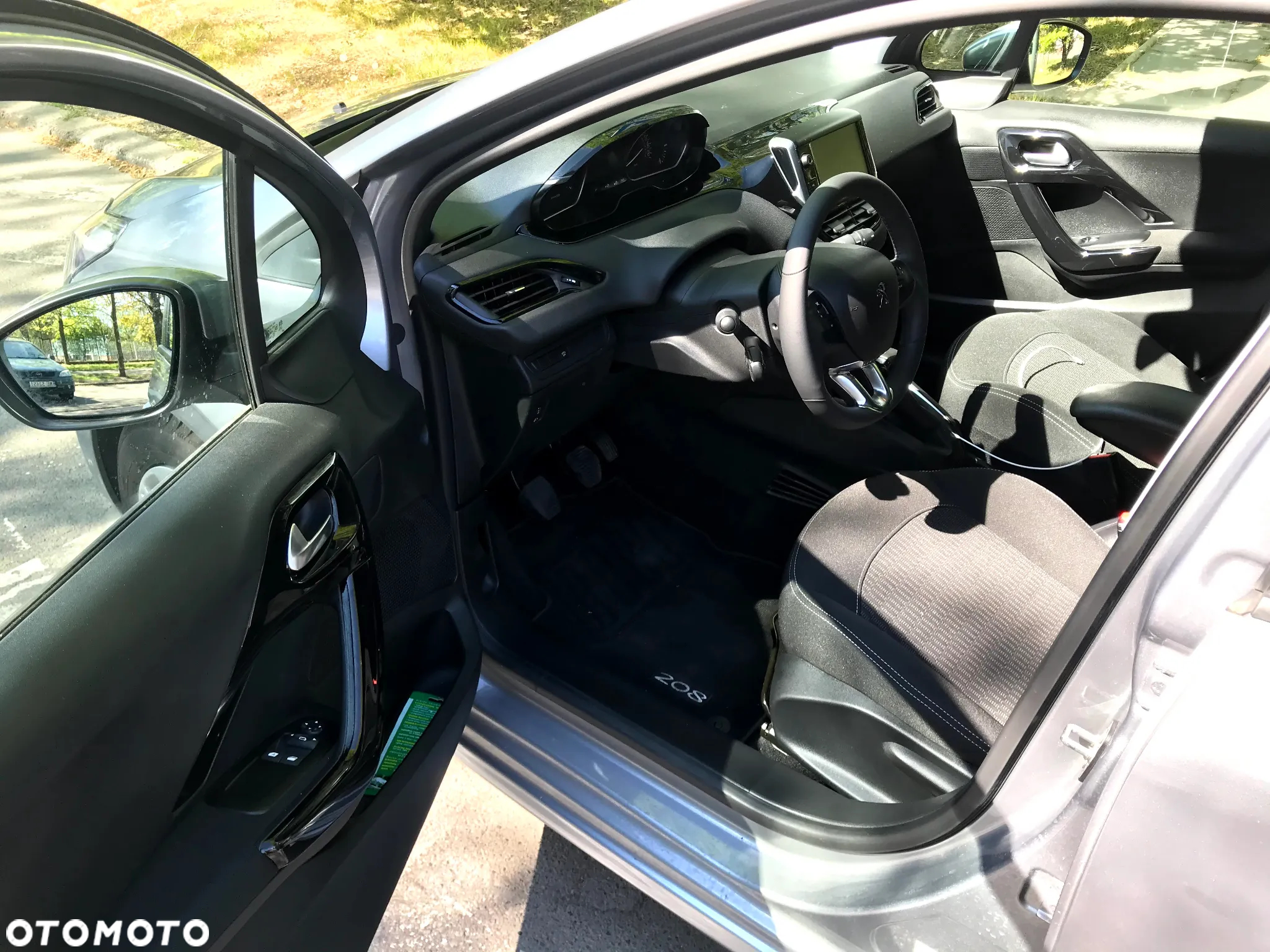 Peugeot 208 - 10