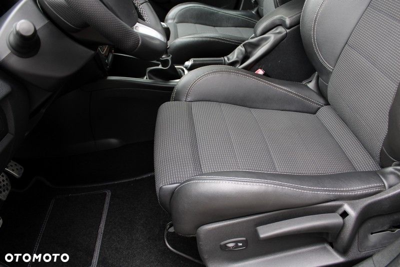 Renault Megane TCe 180 GT - 29