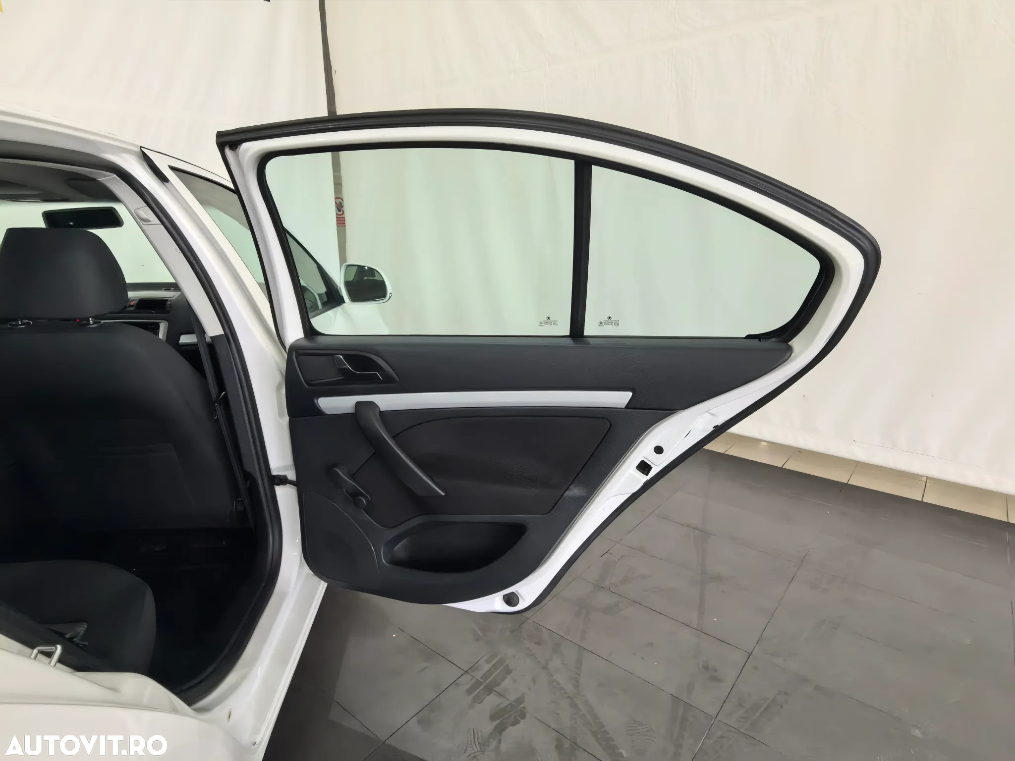 Skoda Octavia 1.6 TDI Ambiente - 27