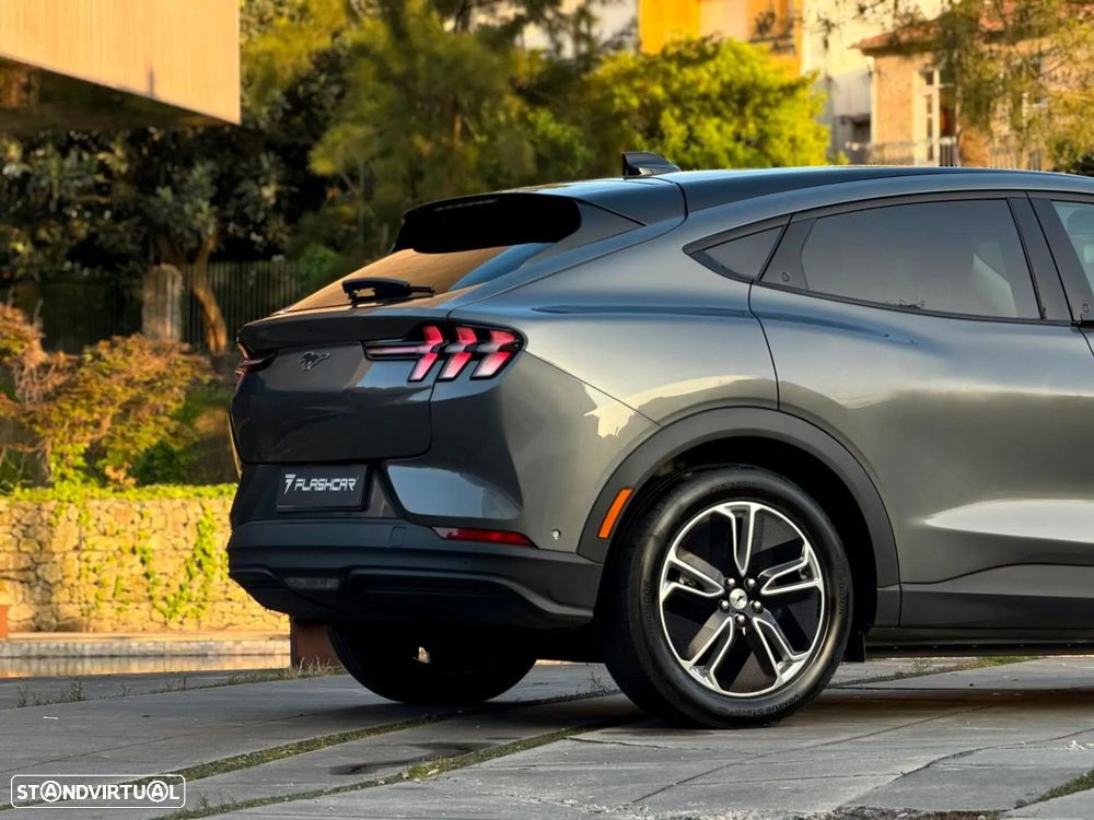Ford Mustang Mach-E 75.7 kWh Premium AWD - 23