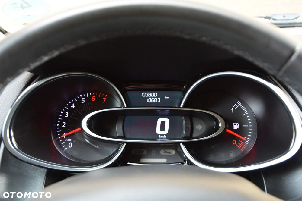 Renault Clio 1.2 16V 75 Limited - 21
