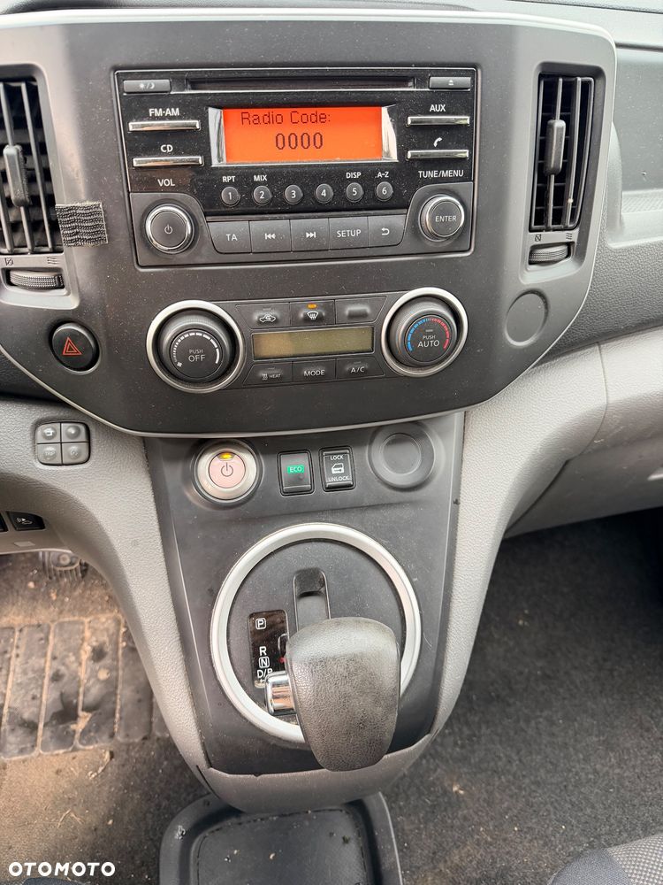 Nissan ENV200 - 8
