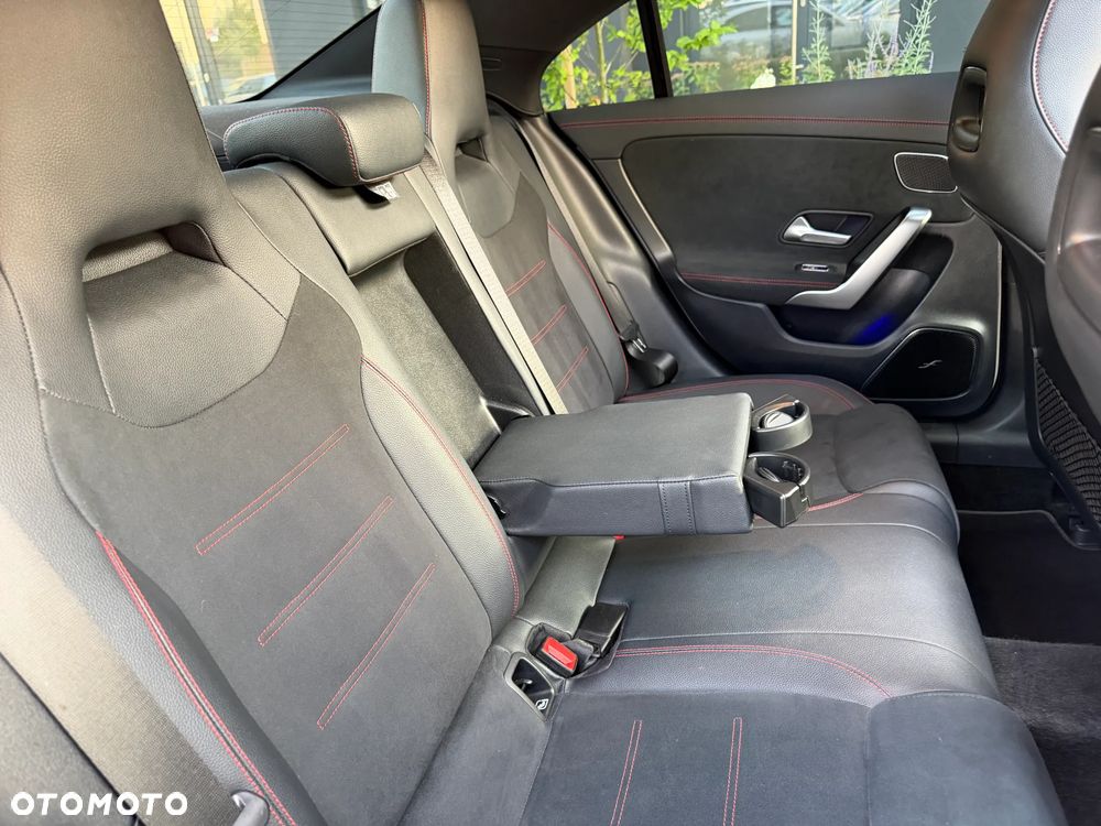 Mercedes-Benz CLA 200 AMG Line 7G-DCT - 37