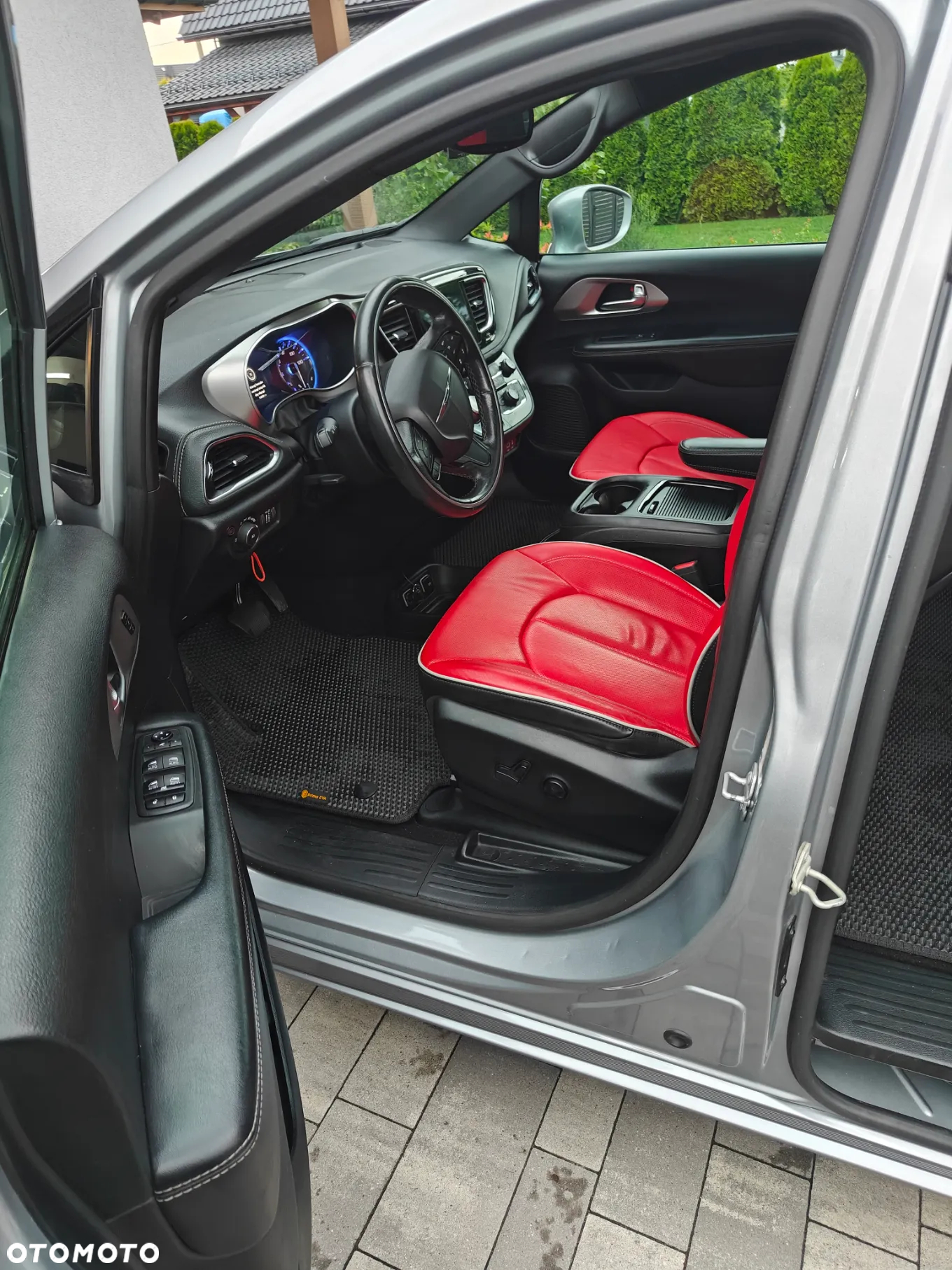 Chrysler Pacifica - 16