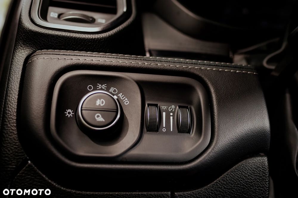 RAM 1500 5.7 eTorque Crew Cab Shortbed Limited Black - 27