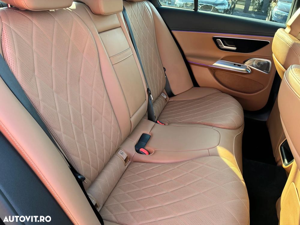Mercedes-Benz E 300 4MATIC PHEV - 38