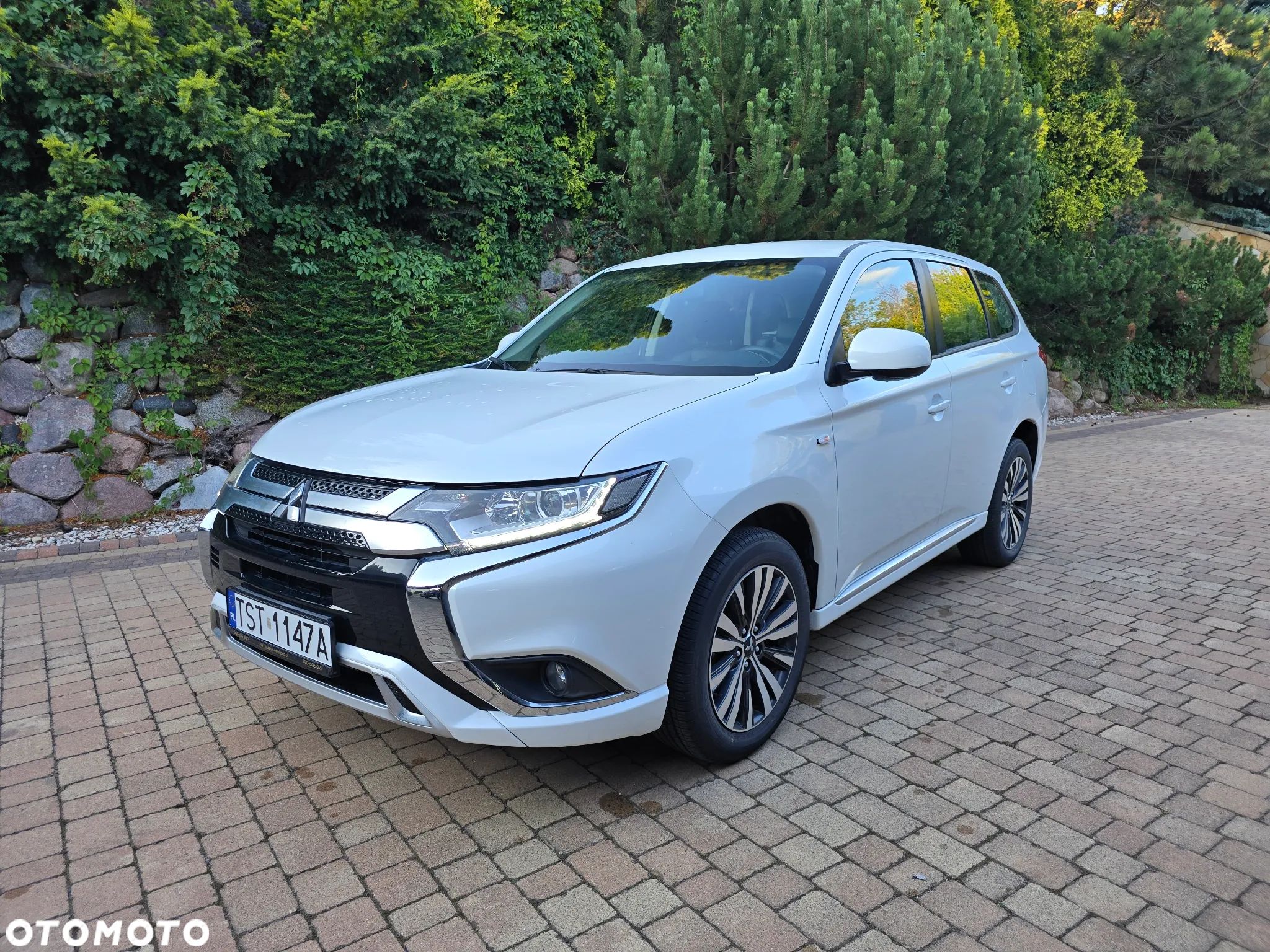 Mitsubishi Outlander 2.0 2WD CVT Invite - 1