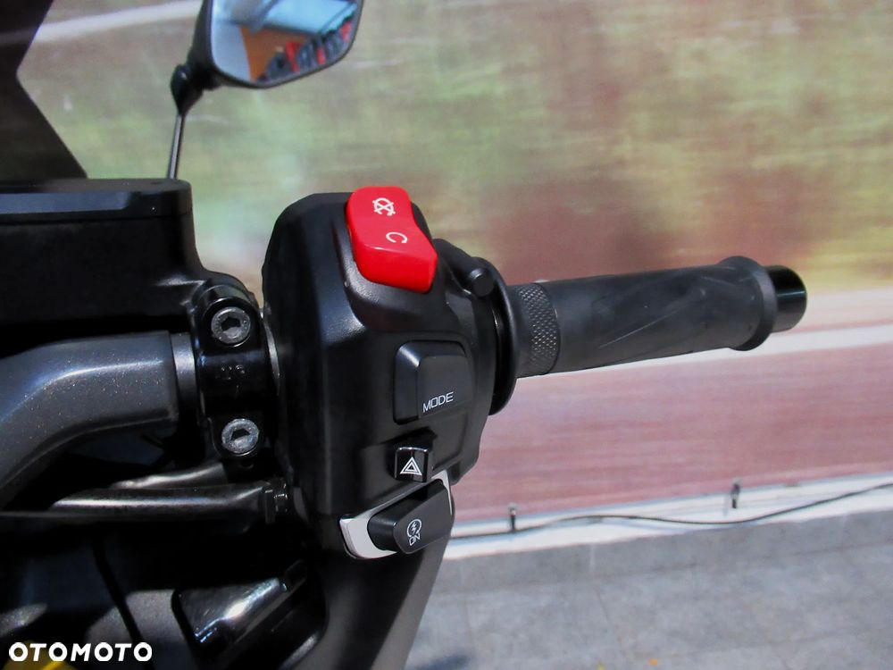Yamaha Tmax - 11