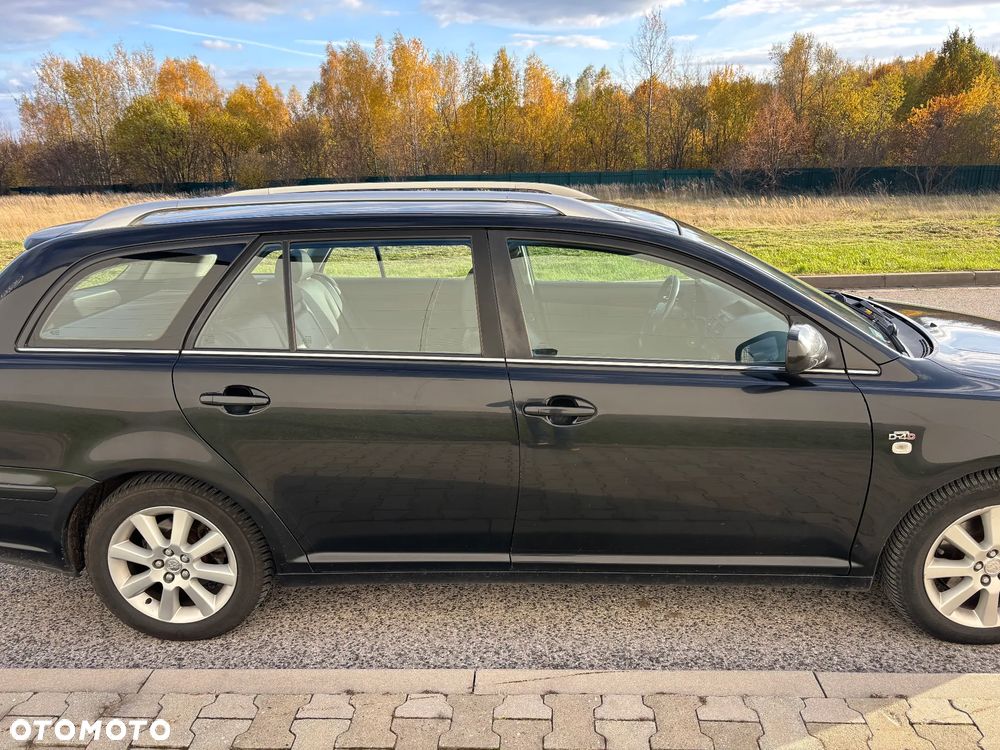 Toyota Avensis 2.0 D-4D Prestige - 2