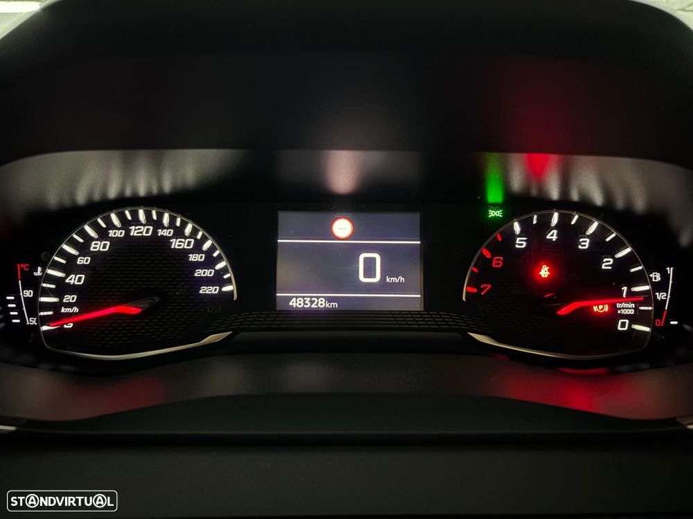Peugeot 2008 1.2 PureTech Allure - 16