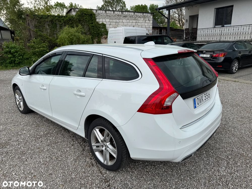 Volvo V60 D6 AWD Plug-in Hybrid Summum - 2