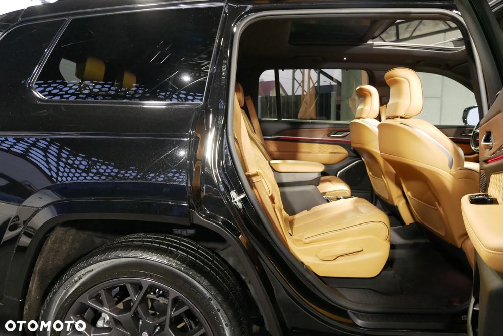 Jeep Grand Cherokee - 11