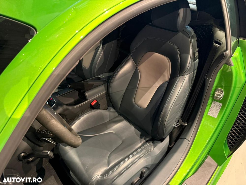 Audi R8 5.2 FSI Quattro R-Tronic - 33