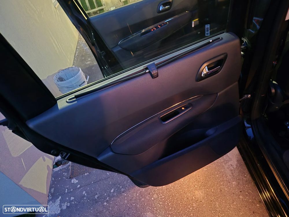 Peugeot 5008 - 8