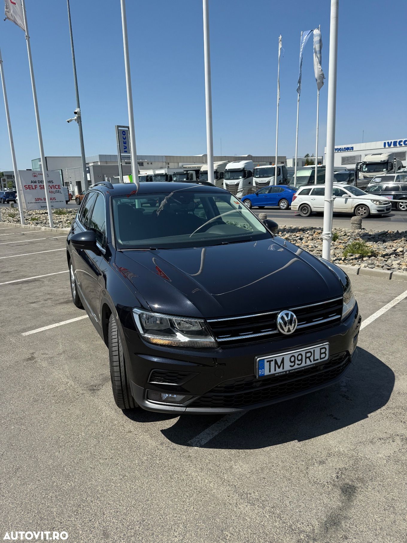 Volkswagen Tiguan - 1