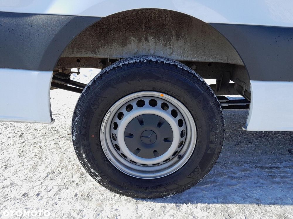 Mercedes-Benz Sprinter - 12