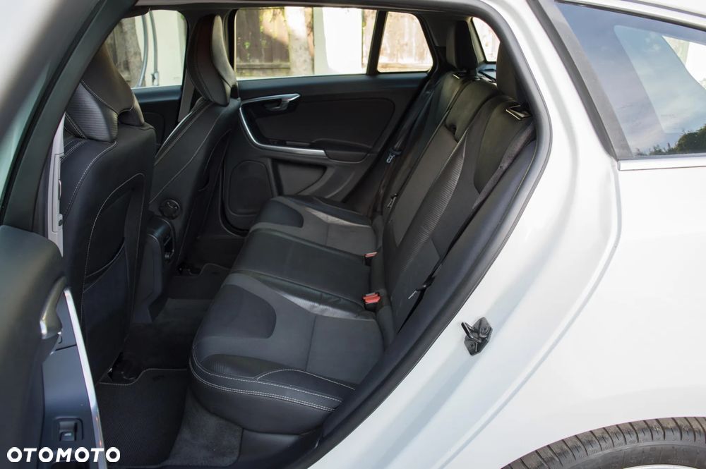 Volvo V60 D4 Geartronic RDesign - 29