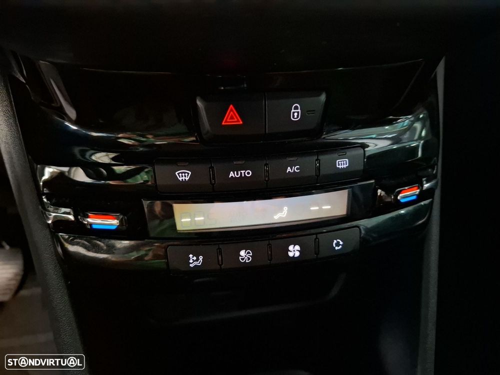 Peugeot 2008 1.2 PureTech Allure - 23