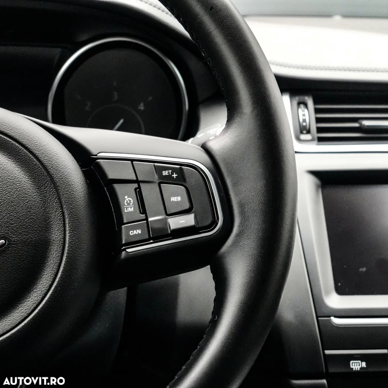 Jaguar E-Pace D150 AWD S - 28