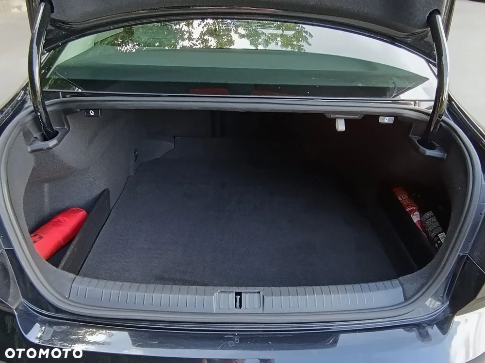 Volkswagen Passat 2.0 TDI EVO Business DSG - 24