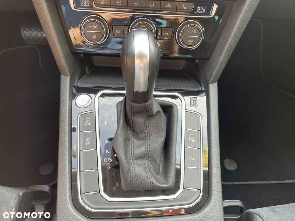 Volkswagen Passat 2.0 TSI Elegance DSG - 20