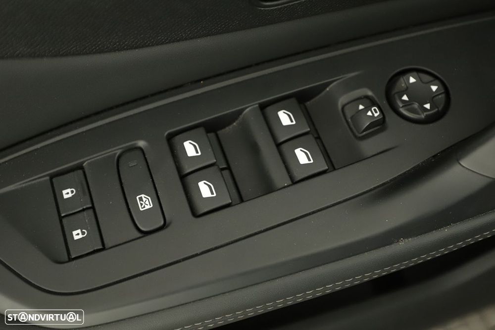 Peugeot 408 1.6 Hybrid Allure e-EAT8 - 20