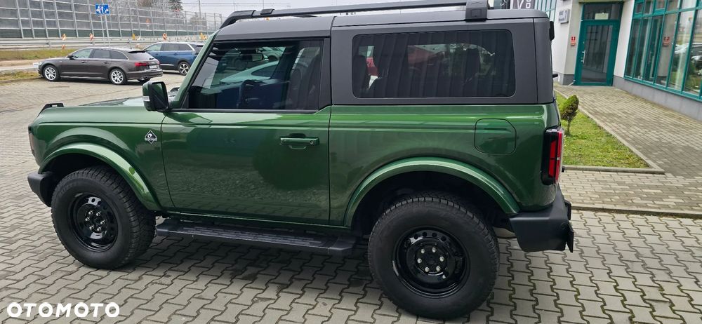 Ford Bronco - 1