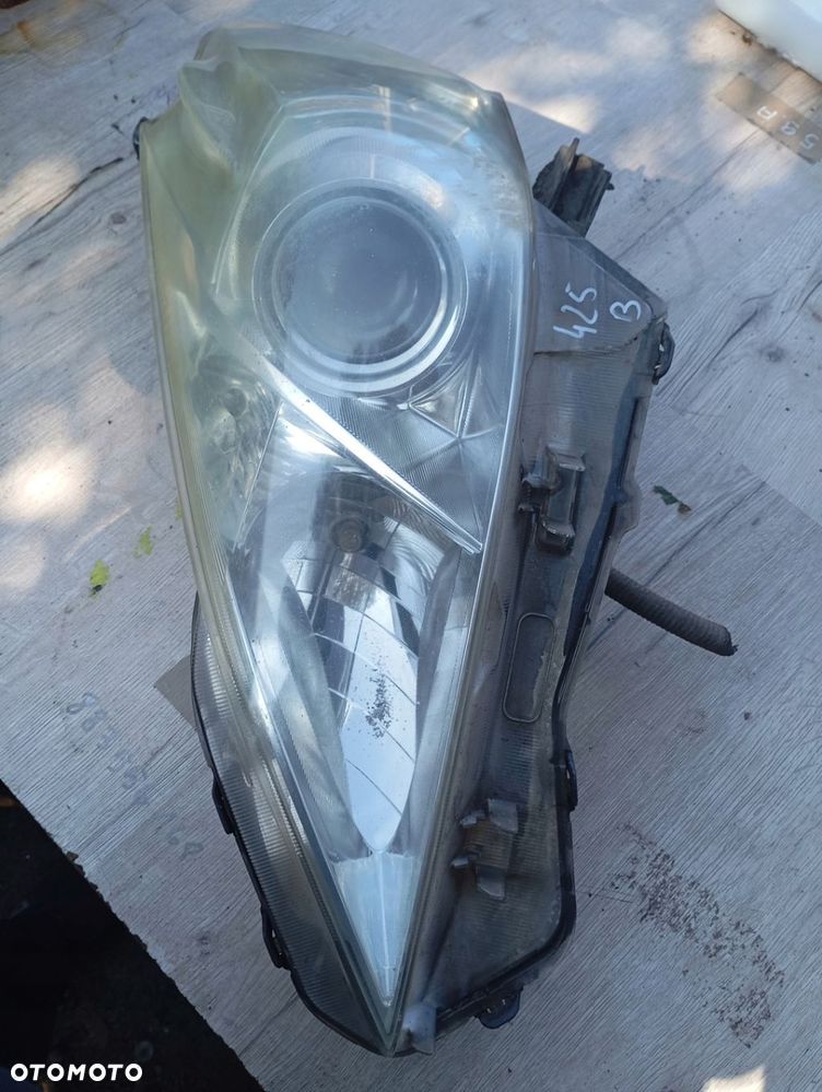 TOYOTA PRIUS PLUS - lampa przód prawa lewa - 8