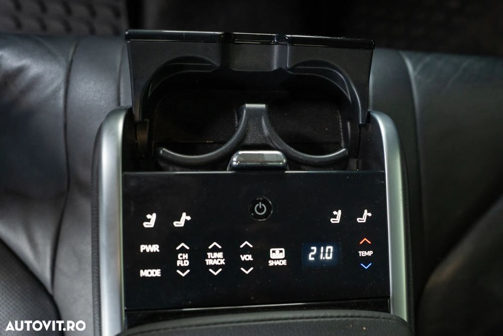 Toyota Camry 2.5 Hybrid Exclusive - 38