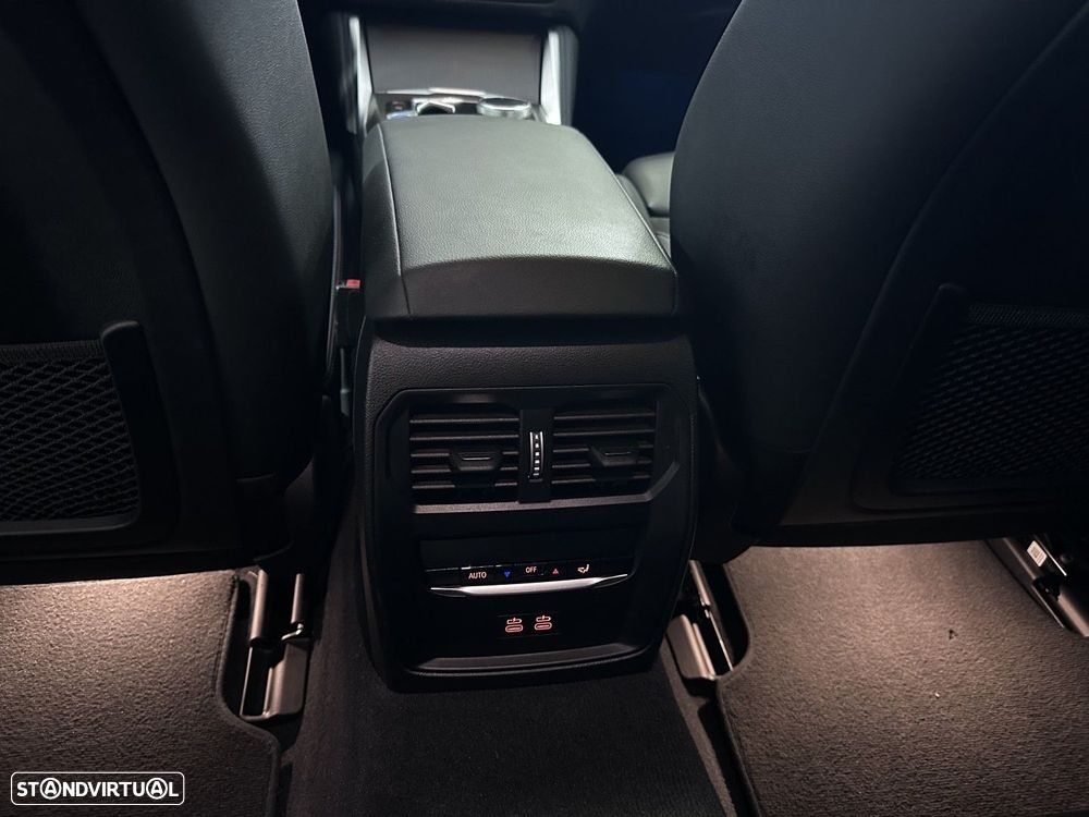 BMW i4 eDrive35 Edição Desportiva M - 24