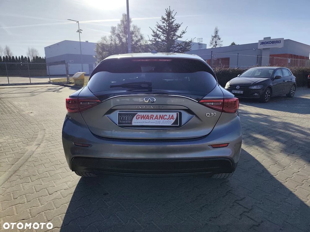 Infiniti Q30 1.5d Premium - 12