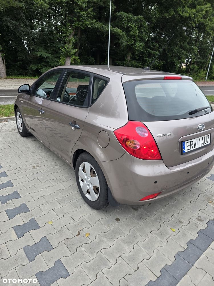 Kia Ceed - 4
