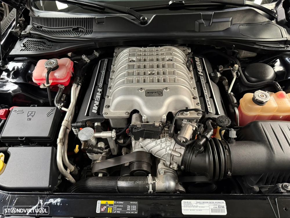 Dodge Challenger Auto SRT Hellcat - 60