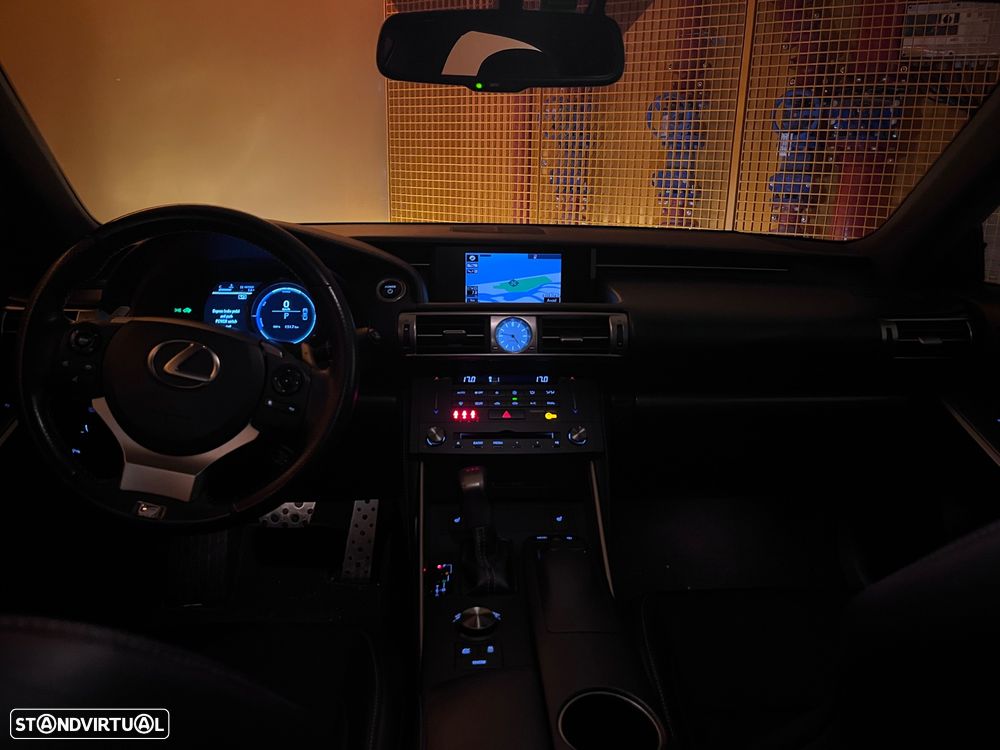 Lexus IS 300H F Sport - 9