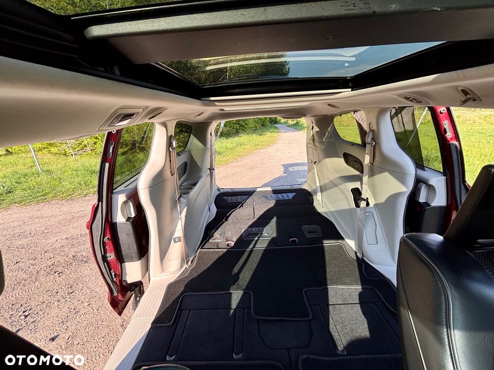 Chrysler Pacifica - 11