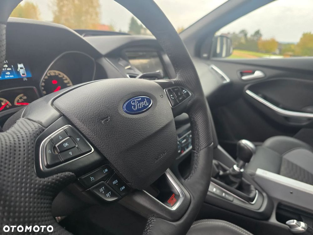 Ford Focus 2.0 EcoBoost ST mit Leder-Sport-Paket - 14
