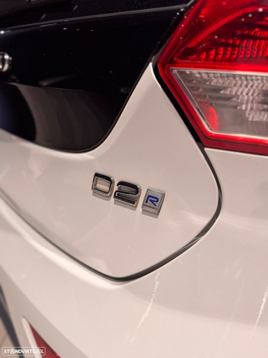 Volvo V40 2.0 D2 R-Design - 17